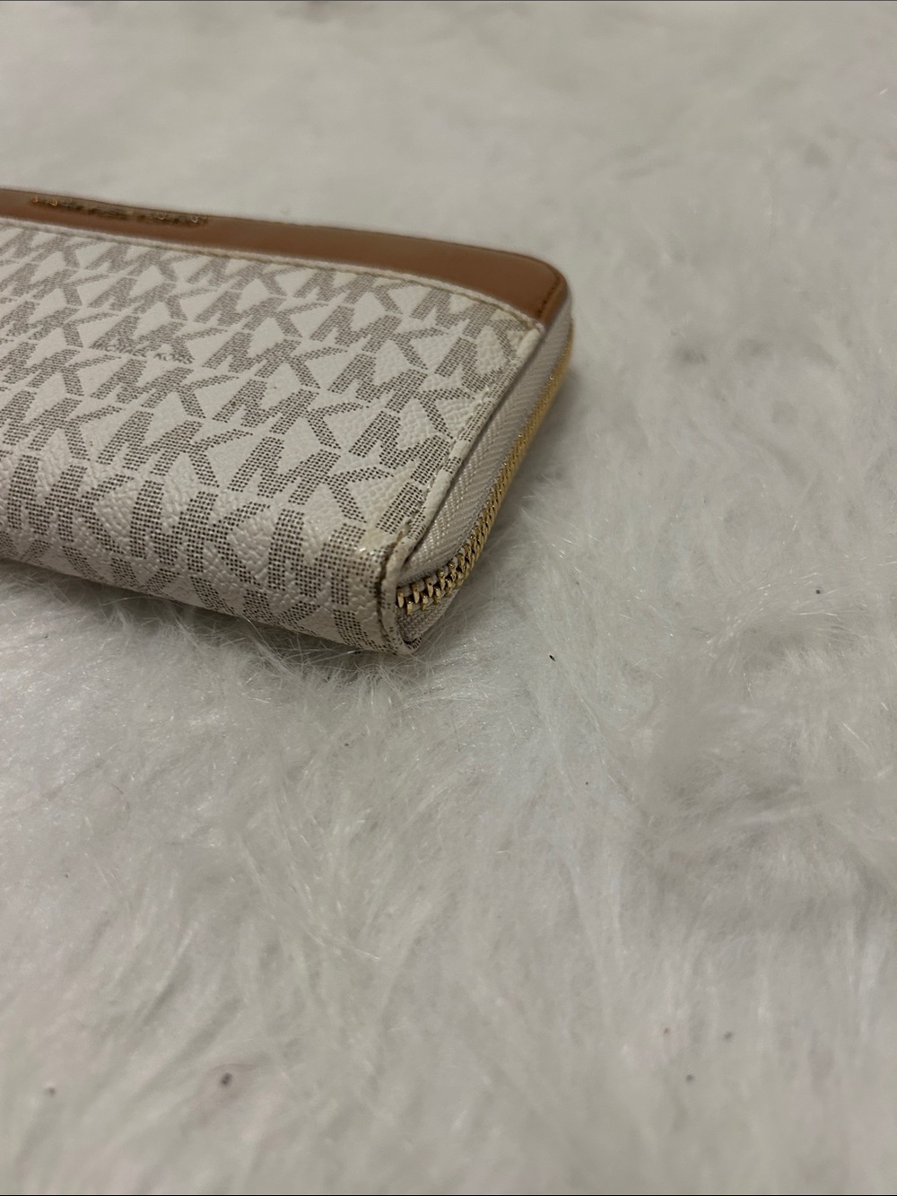 Michael Kors Beige and Tan Signature Zip Wallet - Picture 4 of 6